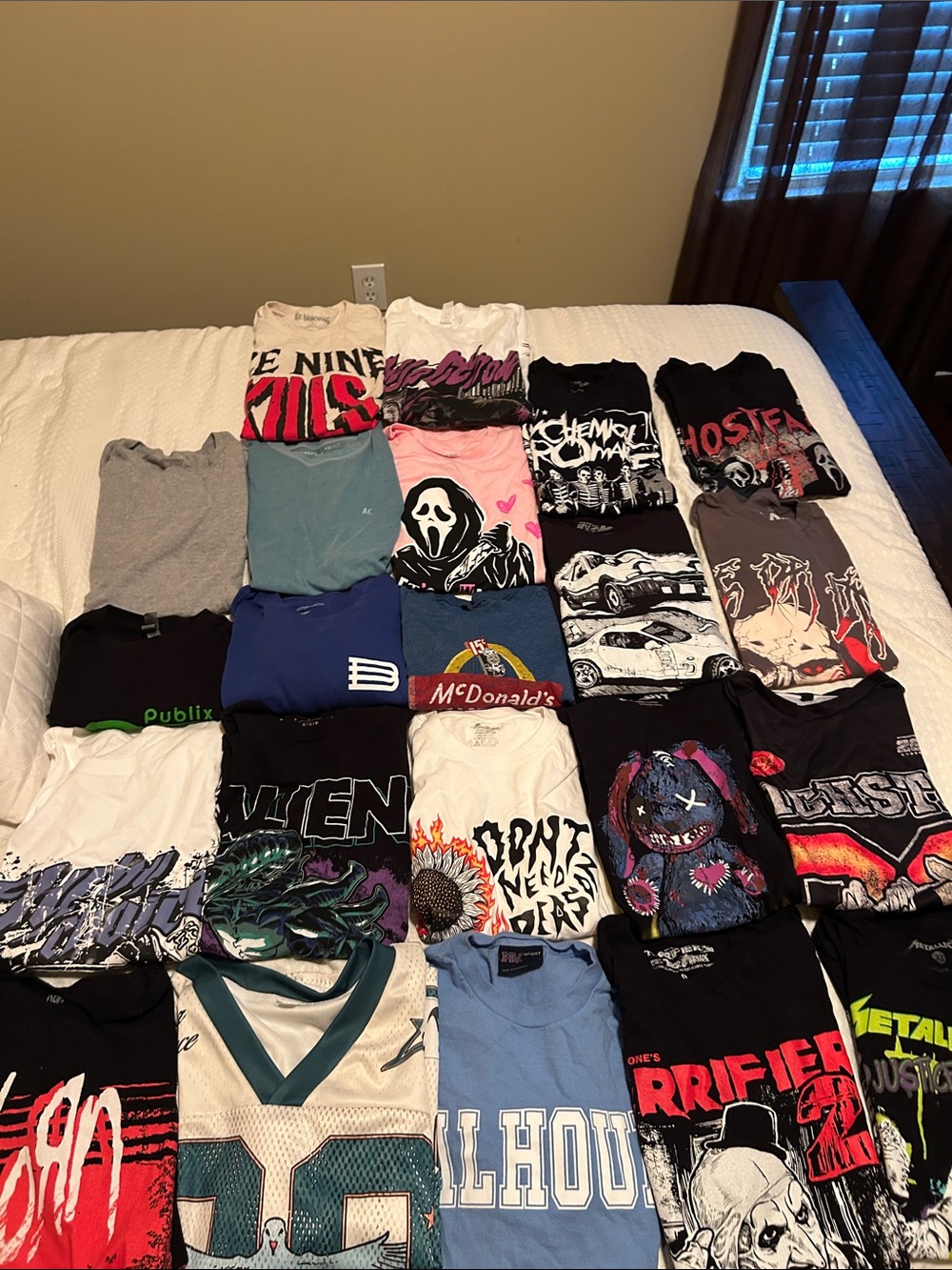 Assorted Men  Graphic T-Shirt Bundle - Multi Color size small 21 shirts